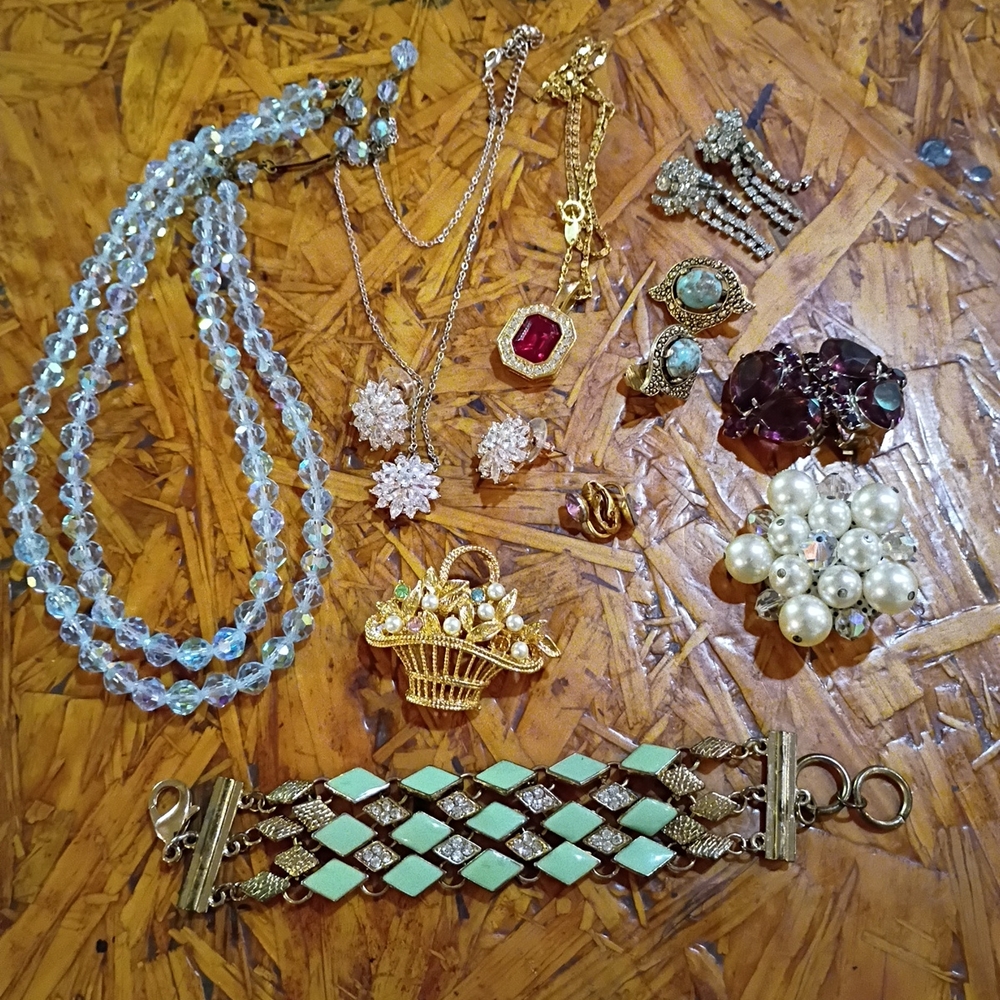 Vintage Beautiful Lot Some Signed Jewelry